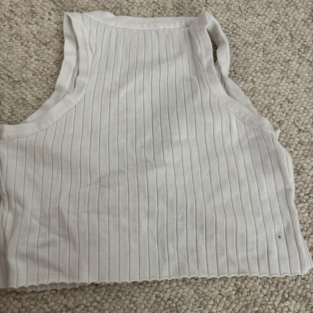 White Ribbed Sleeveless Button-Up Top - Picture 2 of 3